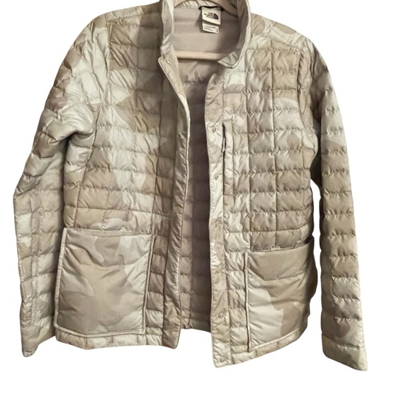 The North Face Women's
ThermoBall Eco Snap Jacket-Size Medium-Dove Grey Camo - Picture 5 of 15